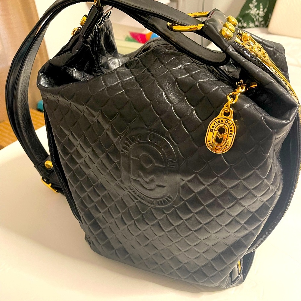 MARINO ORLANDI CROC EMBOSSED LEATHER CONVERTIBLE BUCKET SLING BAG / SHOULDER BAG